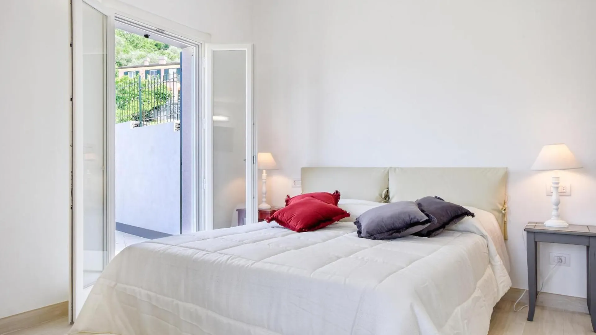 Awesome Home In Cogorno With House Sea View Italy