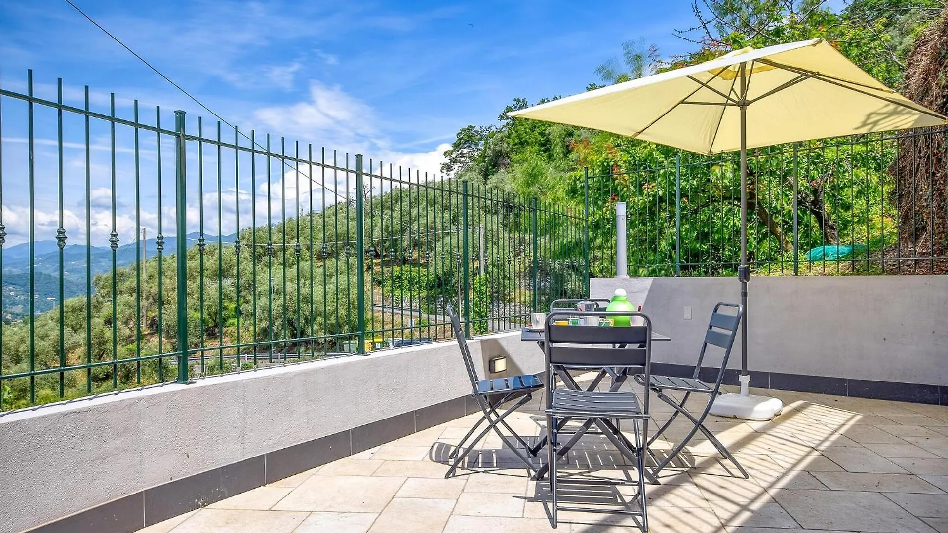 Awesome Home In Cogorno With House Sea View Italy